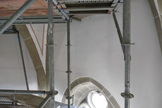 Malerarbeiten in der Stadtpfarrkirche (Foto: Karl-Franz Thiede)